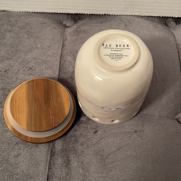 Rae Dunn GARLIC Canister - Picture 6 of 8